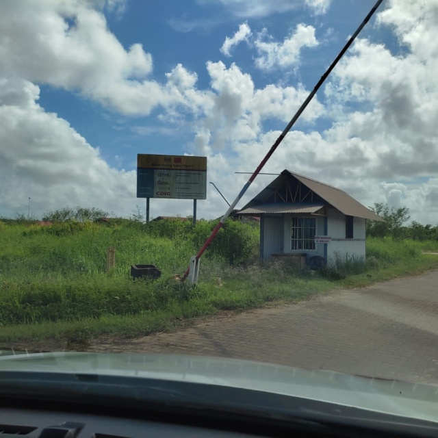 dylian Noord &mdash; Bewoners van deze woningen, wonen zonder elektriciteit